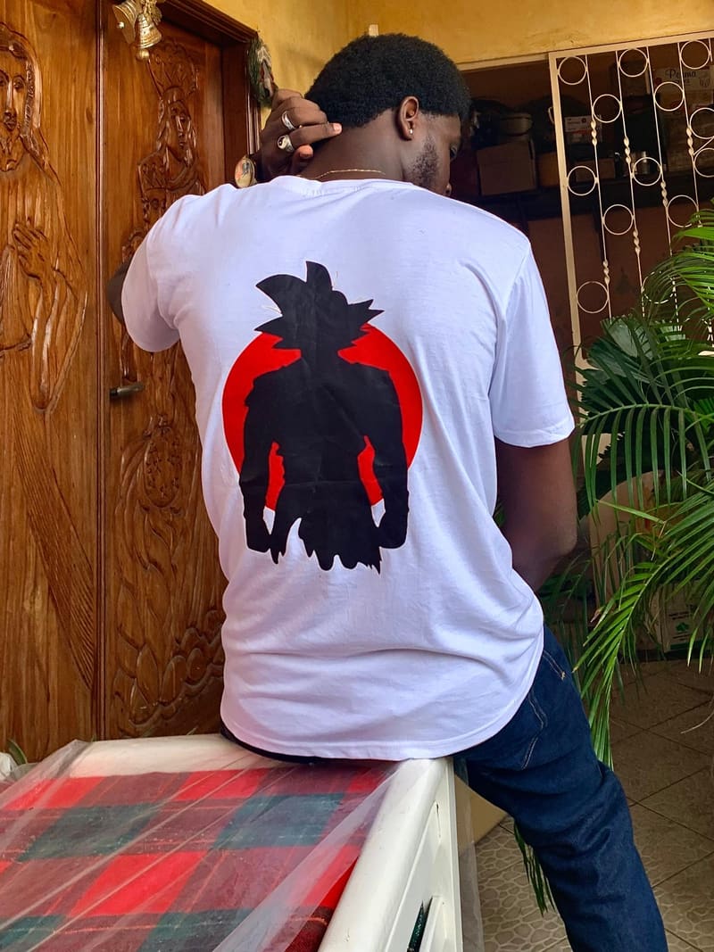 Dos du t-shirt Goku Silhouette